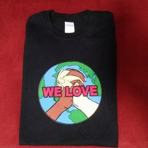WE LOVE tee